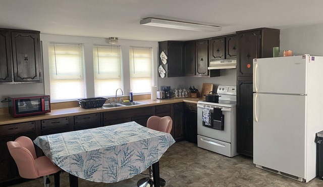 Lovely 2-bedroom apartment with parking on premises