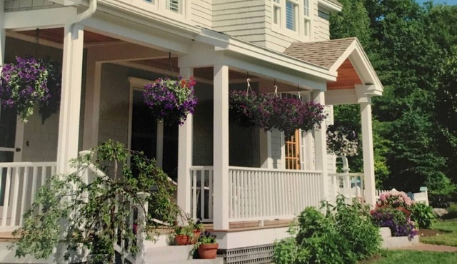 Lovely Cape Elizabeth Family Home 3 to 5 miles to Portland & Beaches 3,700sf A/C