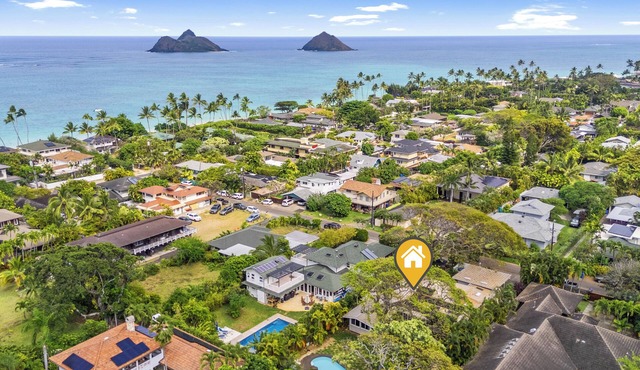 Lovely family beach house with pool, <1 block from Lanikai Beach