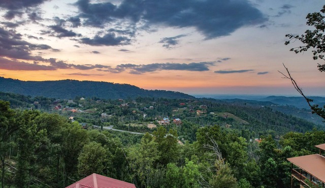 Lovely Mountain Views Gatlinburg atop ChaletVillage HotTub GameRm Pets Sleeps10