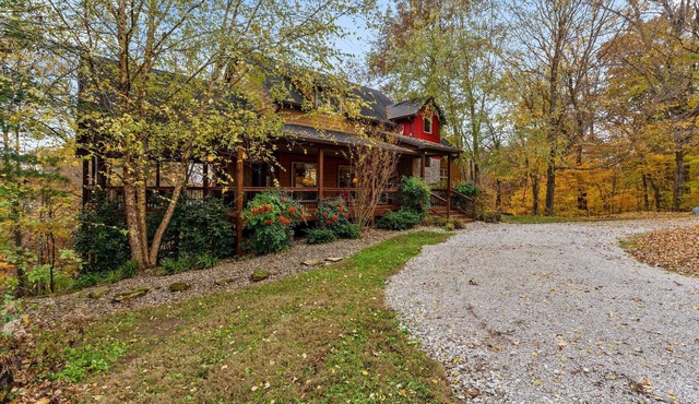 Luxurious Lakefront Home - 4 acres - near Mammoth Cave NP - 1 GB Fiber WiFi in Glasgow