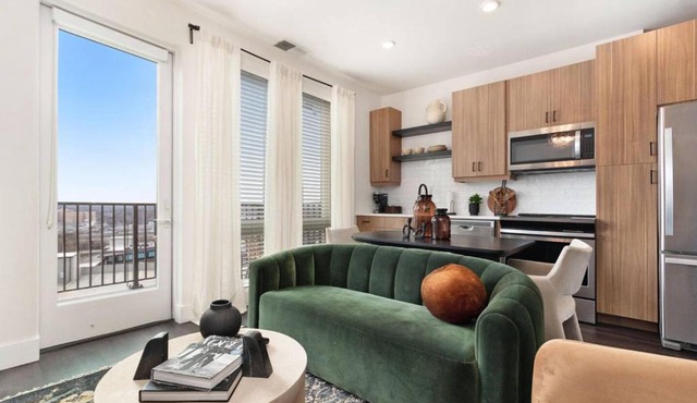 Luxurious Living-ATL 5 Star Amenities- Free Parking
