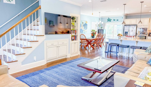 Luxury 4Bedroom/4 Bath with Private Salt-Water Pool!