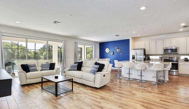 Luxury 9 bed 7 bath pool home17 minutes to Disney