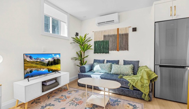Luxury Bachelor Guesthouse - New Built - Wifi in Kitchener