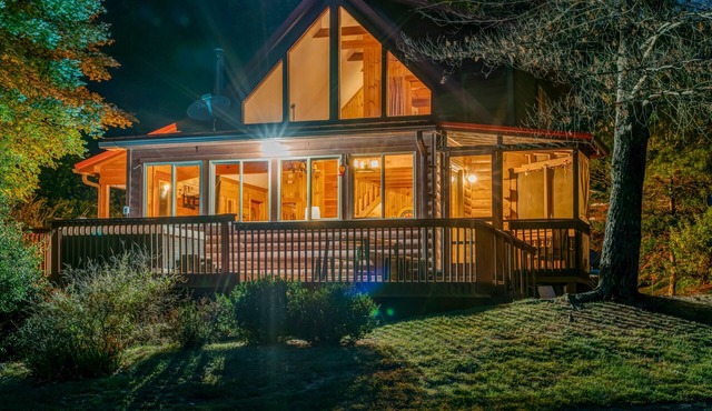 Luxury Cabin 45 Min to Asheville |Hot Tub|Fire pit