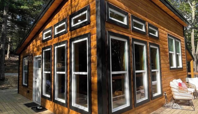 Luxury Couples Cabin in the Heart of RRG! in Campton