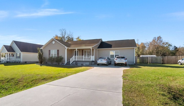 Luxury Executive Home 4BR/3BA 2 Master Suites Private .80 Acre Lot