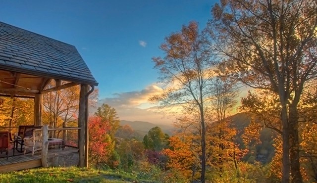 Luxury Mountain Home w/Pristine Views and Trails near Asheville, 30 mile views! in Leicester