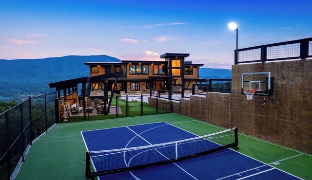LUXURY NEW CONSTRUCTION! Mountain Horizon–Pool, Spa, Sports Court, Golf, Views