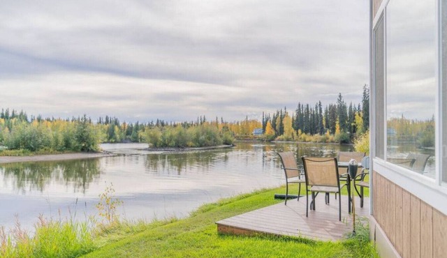 Luxury Riverside Chena River House River Suite