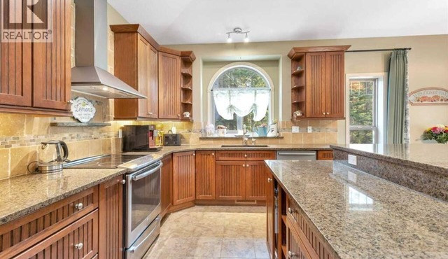 Luxury "west country" cottage retreat the woods in James River Bridge