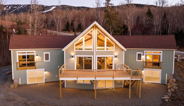 Magalloway 57 is the largest rental home on Saddleback Mountain - 6 bedrooms, 5.5 bathrooms!