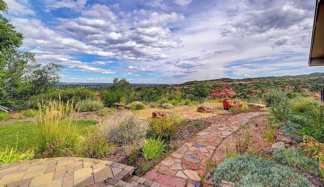 Manitou Villa w/SUV included, a concierge mountain adventure, and retreat