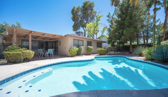 Marvelous three bed/two bath near Strip! w/pool!