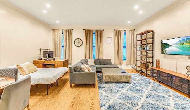 Massive Brownstonewith AC in Midtown NYC