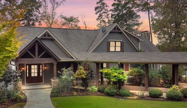 Masters Week Lakefront Retreat Sleeps 14 Game Room, Dock & Stunning Views in Greensboro