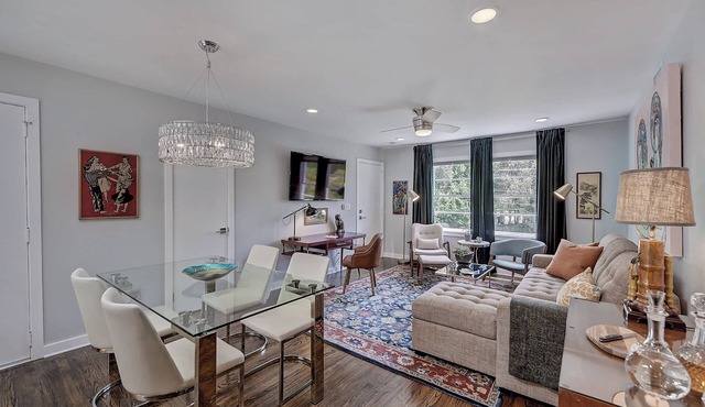 Modern 1BR Condo · King Bed & Parking · Myers Park near Atrium CMC and Uptown