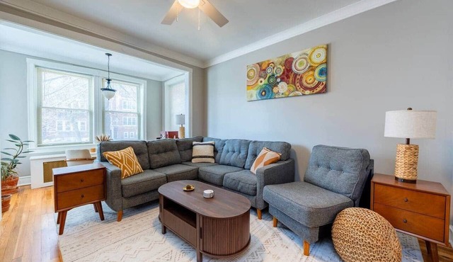 Modern 2BR Avondale with Free Parking Near CTA in Chicago