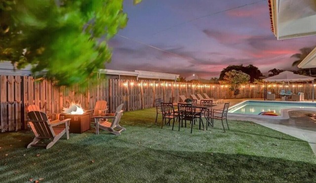 Modern 4 Bedroom with Heated Pool and Gameroom