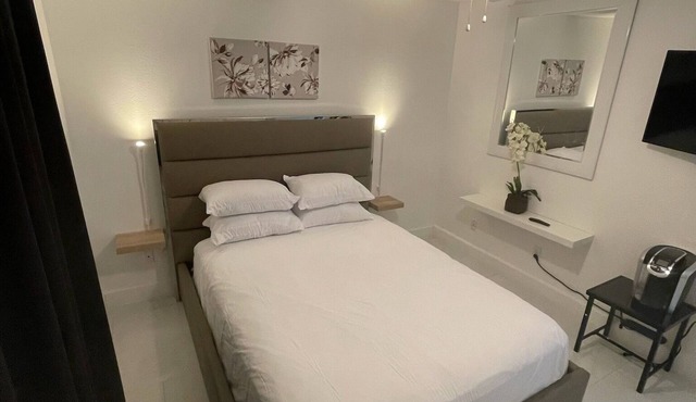 Modern Private Room With Private Entrance