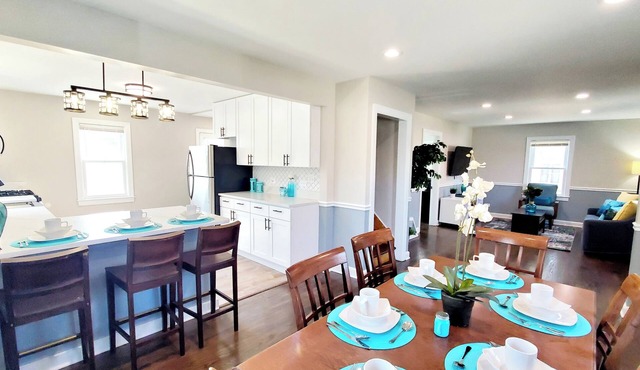 Modern Remodeled Quiet 4 Bedroom 2 Bathroom Home in the heart of St. Charles