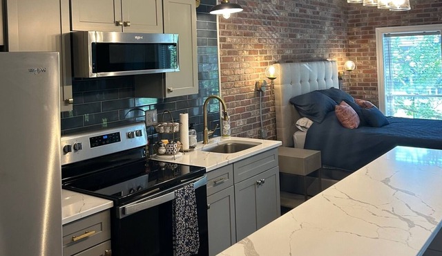 Modern studio loft located in the heart of the Culinary District in East Dundee! in East Dundee