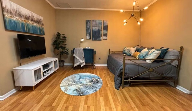 "Modern Studio Retreat Steps from the ATL Beltline -Dining, Breweries & Trails!"