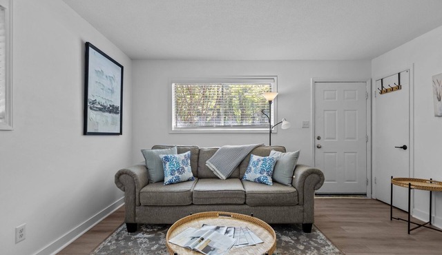 Modern & Tranquil : Close to UNC & Duke University’s, Hospitals