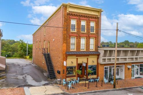 Moore on Main in Abingdon