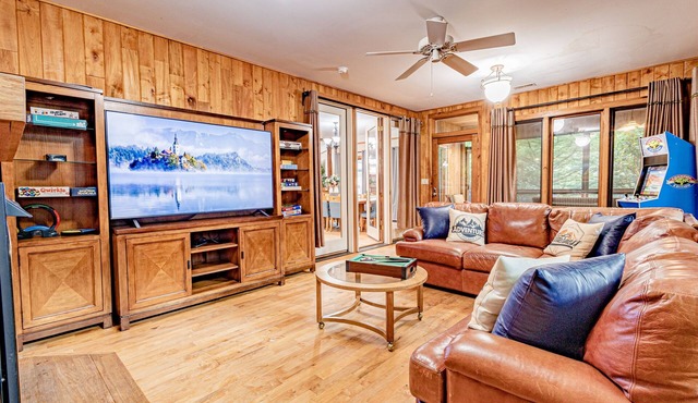 Mountain Home | Sleeps 18 | Golf | Community Pool