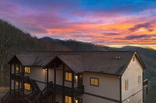 Mountain View 4 Units - Mountain Retreat, 8BR, Views, Near Smokies in Sylva
