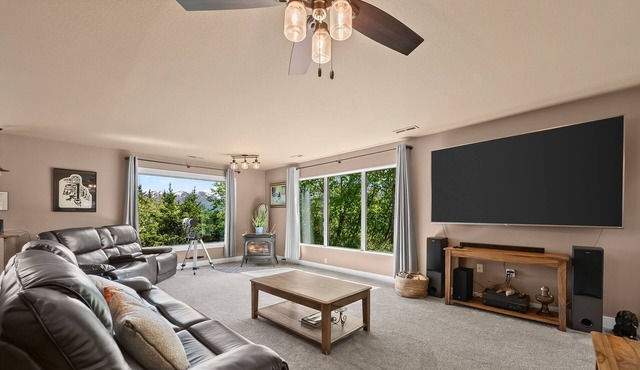 Mountain Vista Penthouse Huge 2BR w/views+jet tub