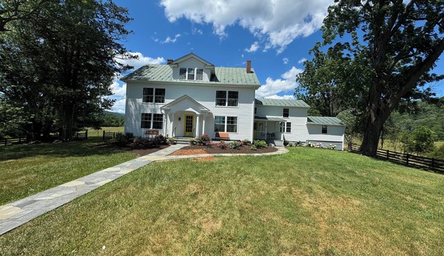 Mountains, cows & serenity. Great for celebrations, birthdays & family events in Madison