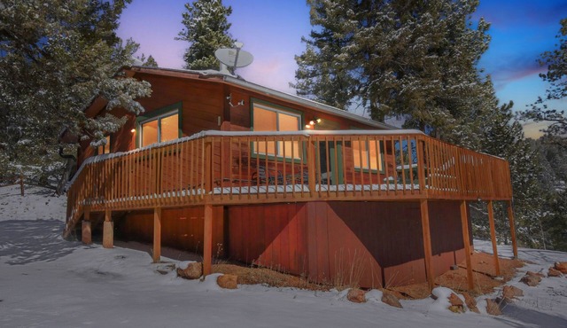 Mueller State Park Cabin | Deck | Sleeps 6 in Divide
