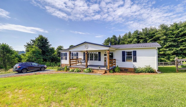 Near Blue Ridge Parkway: Ennice Home w/Fire Pit