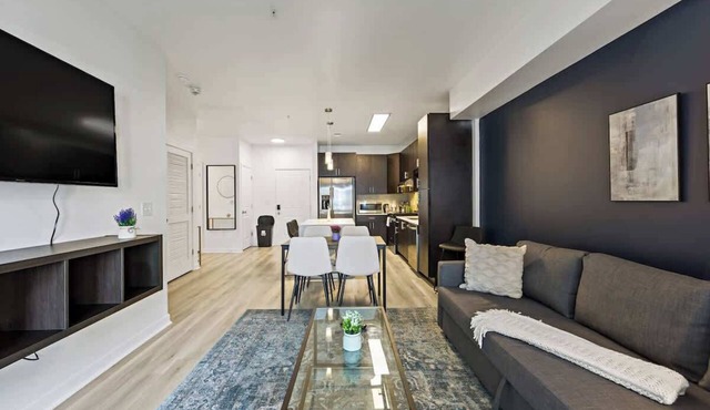 Near Queens Campus | Pool,Gym,W/D,Balcony,Parking