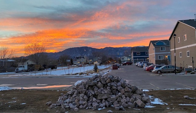 New 3 BDR townhome with Mountain Views