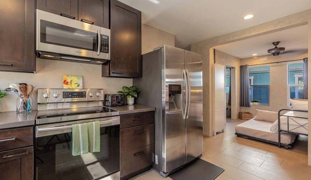 NEW! Central Maui 2BR | AC | Work-Friendly