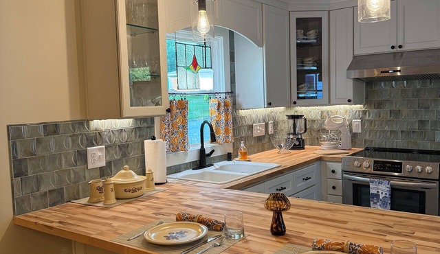 Newly renovated cottage in Clayton Historic District - a short drive to Raleigh