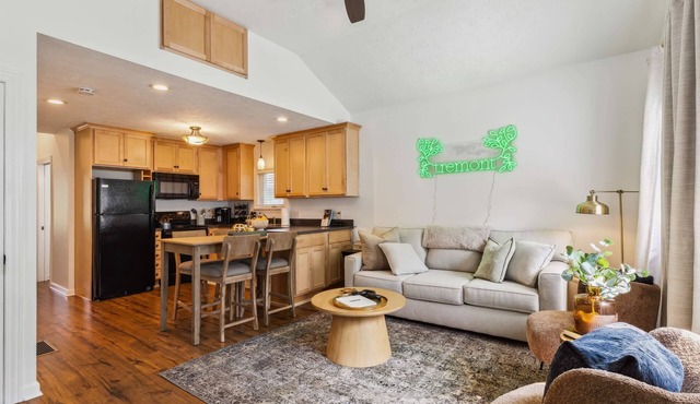 Newly Renovated Tremont Treasure I Cozy + Modern
