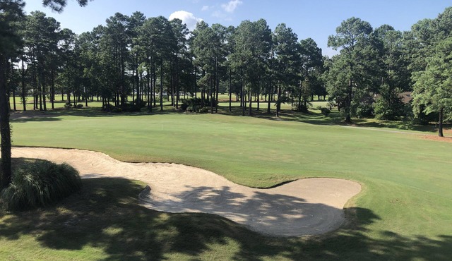 Nice apartment with golf course view in prestigious Brunswick Golf. Fits 4.