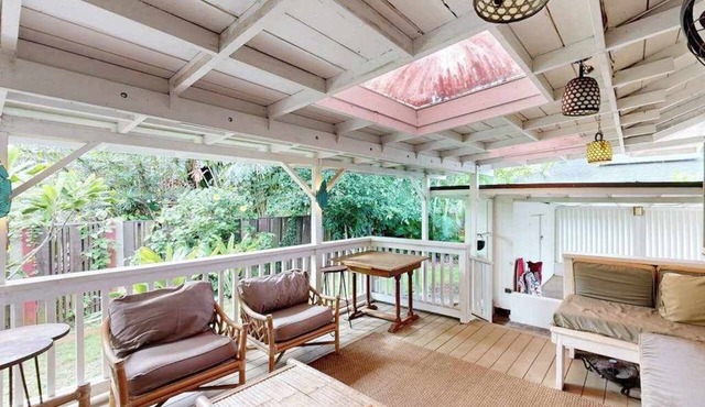 North Shore Cottage Two Blocks to Beach & Harbor