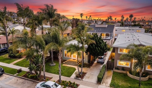 Ocean Beach Compound, Walk to Beach, Sleeps 19, Driveway and 3 parking garages