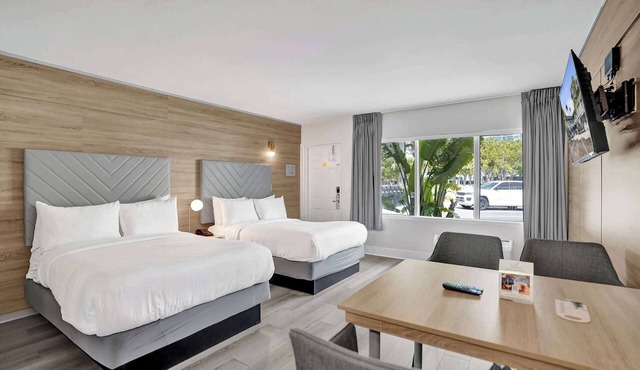 Ocean Blvd Two Doubles Suite with Kitchenette!