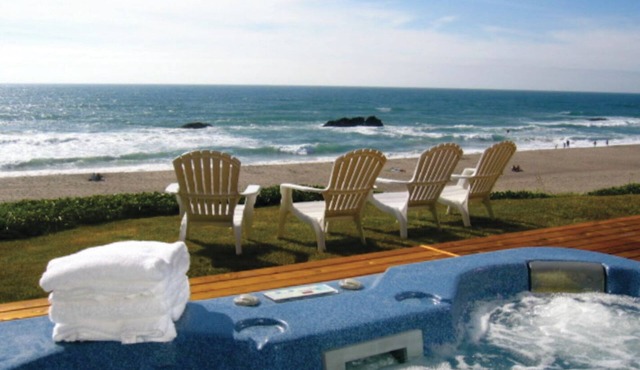 OCEAN FRONT KILLER VIEW, HOT TUB, WALK TO CASINO in Lincoln City