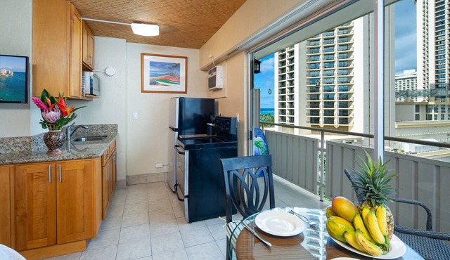 Ocean View Studio | Steps to Waikiki Beach + Private Lanai in Honolulu