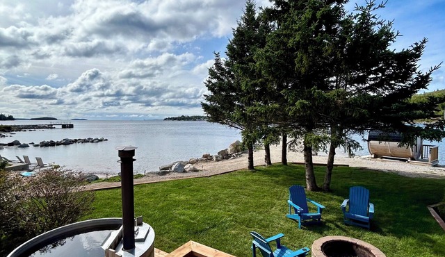 Oceanfront 2-Bedroom Cottage | Private Hot Tub | Wood Stove | Near Halifax in Boutiliers Point