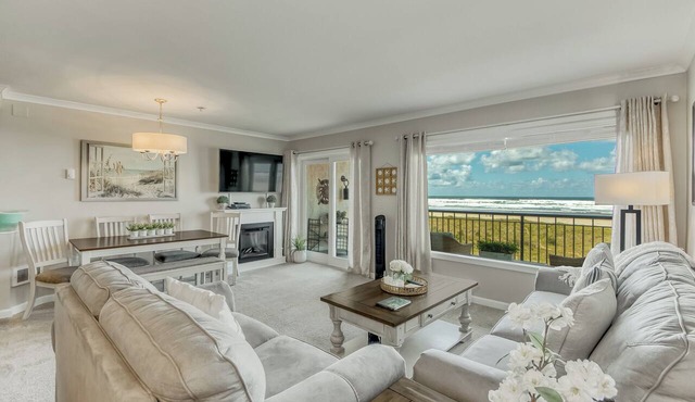 Oceanfront 3rd floor Balcony 2 blocks to Turnaround-Work Remotely in Seaside