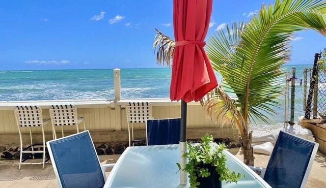 Oceanfront Beach House, AC WiFi OceanView backyard, private access to the beach